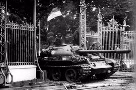 47 năm thống nhất đất nước: Dấu mốc huy hoàng và sức mạnh quân dân