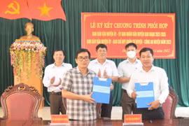 Đak Đoa ký kết chương trình phối hợp về công tác dân vận