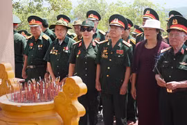 Ban Liên lạc Đại đoàn Đồng bằng-Sư đoàn 320 thăm Di tích chiến thắng Chư Nghé