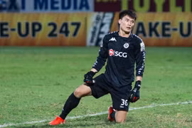 Bình Định FC "trải thảm đỏ" chiêu mộ thủ môn Bùi Tiến Dũng?