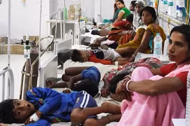 Ấn Độ: 7 trẻ em tử vong do căn bệnh lạ, người dân hoảng loạn