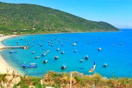 Vịnh Vân Phong - eo biển với vô vàn món ngon, điểm đẹp níu chân du khách dịp nghỉ lễ 30/4 - 1/5