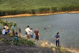 Nghệ An: Rủ nhau tắm hồ, 4 nữ sinh lớp 8 bị đuối nước