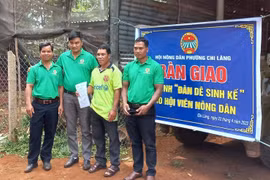 Trao nhà "Đại đoàn kết" và mô hình sinh kế cho hộ nghèo tại huyện Krông Pa và TP. Pleiku