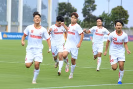 Bán kết giải U.19, Hà Nội vs Học viện Nutifood: Xem 'vua giải trẻ' tung hoành