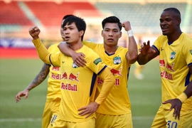 Vé xem Hoàng Anh Gia Lai đá AFC Champions League rẻ bất ngờ