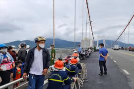 Nỗi buồn trên cây cầu treo dây võng: Cứu những mảnh đời tuyệt vọng