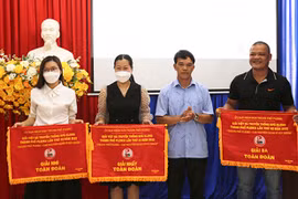 Trường THPT Nguyễn Chí Thanh và THCS Huỳnh Thúc Kháng giành giải nhất toàn đoàn