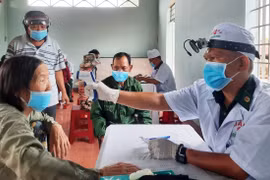 Bộ đội Biên phòng Gia Lai khám bệnh, cấp thuốc miễn phí cho người dân xã biên giới Ia Dom