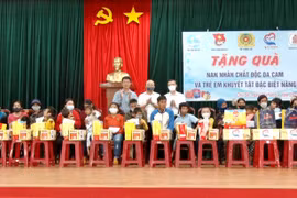 Tặng 106 phần quà cho nạn nhân chất độc da cam và trẻ em khuyết tật huyện Chư Sê