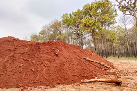 Phát hiện bãi đổ thải trái phép tại dự án sân golf Đak Đoa