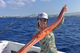 Nữ cần thủ sốc nặng khi kéo lên con cá "quái vật" cá miệng dài ngoẵng, là đặc sản vô cùng quý hiếm