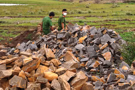 Dân bất an với "đại công trường" đá lậu ở Gia Lai