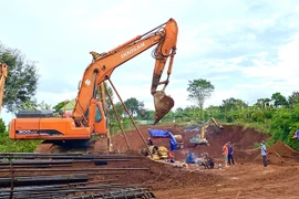 Giá vật liệu xây dựng tăng, nhà thầu thêm áp lực