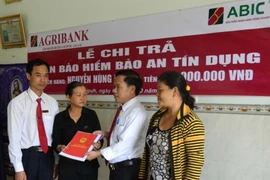 ABIC chi trả bảo hiểm Bảo an tín dụng cho khách hàng Gia Lai