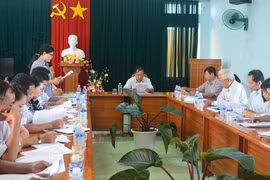 Phó Bí thư Tỉnh ủy Châu Ngọc Tuấn kiểm tra việc thực hiện quy chế dân chủ