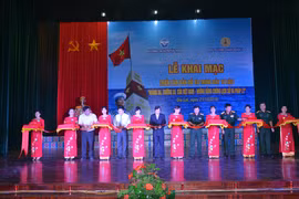 Triển lãm bản đồ và trưng bày tư liệu về Hoàng Sa Trường Sa tại Quân đoàn 3