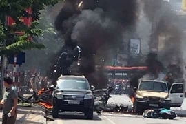 Xe taxi nổ như bom ở Cẩm Phả, 2 người chết