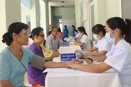 Làm gì khi viện phí tăng?