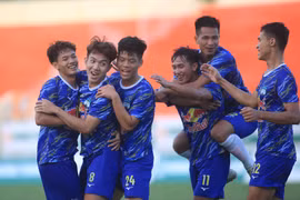 Kiatisak đáng nể khi đưa HAGL đăng quang với đội hình 2