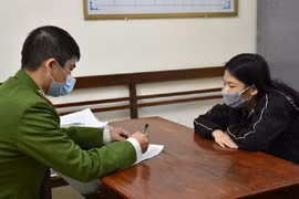 Đang nợ án 20 năm tù, người phụ nữ vẫn "ôm" heroin đi bán