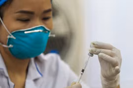 Có thể cần tiêm đến 7 mũi vắc xin Covid-19, chuyên gia nói gì?