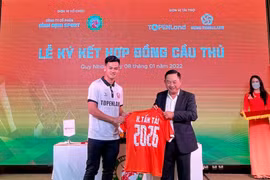 Hồ Tấn Tài ký hợp đồng trọn đời, CLB Bình Định khoe dàn sao trăm tỉ đồng