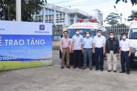 Công ty Xăng dầu Bắc Tây Nguyên tặng 2 xe cứu thương trị giá 2,9 tỷ đồng