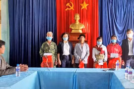 Hơn 400 suất quà Tết cho người nghèo huyện Mang Yang và Chư Sê