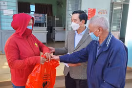 Tết ấm cho người nghèo vùng biên