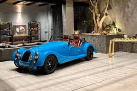 Xe độc Morgan Plus Four giá hơn 7 tỉ đồng về Việt Nam