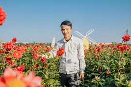 Trồng hoa đón khách 'sống ảo' dịp tết