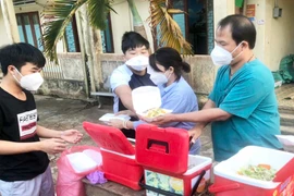 Chung tay giúp đỡ bệnh nhân Covid-19
