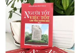 "Những bông hoa trong vườn Bác"