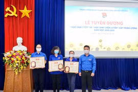 Học sinh, sinh viên tự tin và năng động