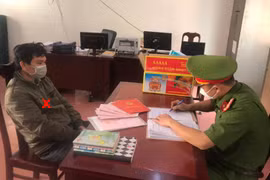 Mở tiệm cầm đồ cho vay lãi nặng tới 180%/năm