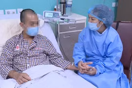 Chàng trai hiến 2/3 lá gan cứu mẹ lập gia đình và sinh con