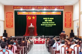 Thường trực Huyện ủy Kbang gặp mặt bí thư chi bộ