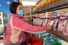 Giới trẻ mở 'siêu thị 0 đồng' cho người khó khăn sắm tết