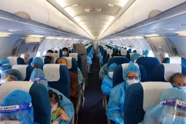 Tạo điều kiện nhập cảnh đối với người nước ngoài, người Việt Nam cùng thân nhân về nước