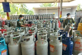 Ngày mai mùng 1 tết, giá gas tăng 16.000 đồng/bình 12kg