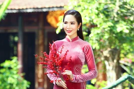 'Hoa hậu bolero' Dương Kim Ánh khoe nhan sắc ngọt ngào