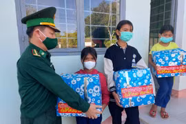 Nghĩa tình với học sinh nghèo