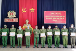 Pleiku: Tặng giấy khen cho 340 đơn vị, chiến sĩ trong phong trào thi đua "Vì an ninh Tổ quốc" năm 2021