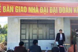 Bàn giao 5 căn nhà cho hộ nghèo tại xã Chư Á