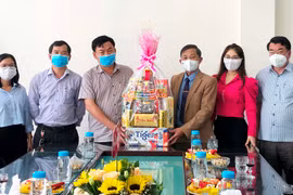 Trưởng ban Tuyên giáo Tỉnh ủy Gia Lai chúc Tết cơ quan báo chí và các đồng chí nguyên lãnh đạo tỉnh