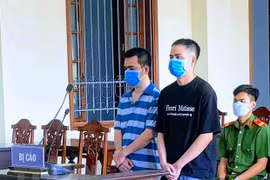 Phạt tù 2 sỹ quan cảnh sát giao thông về tội "Tham ô tài sản"