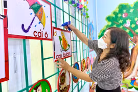 Giáo viên mầm non sáng tạo đồ dùng dạy học