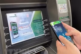 Cận Tết, ATM vắng khách trong khi app ngân hàng "tắc đường"