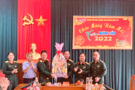 Chỉ huy trưởng Bộ Chỉ huy Quân sự tỉnh Gia Lai chúc Tết các đơn vị tại huyện Đức Cơ